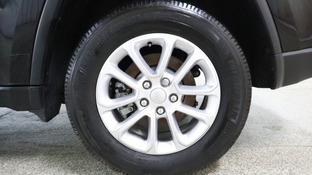 Used 2021 Jeep Grand Cherokee Laredo image 18