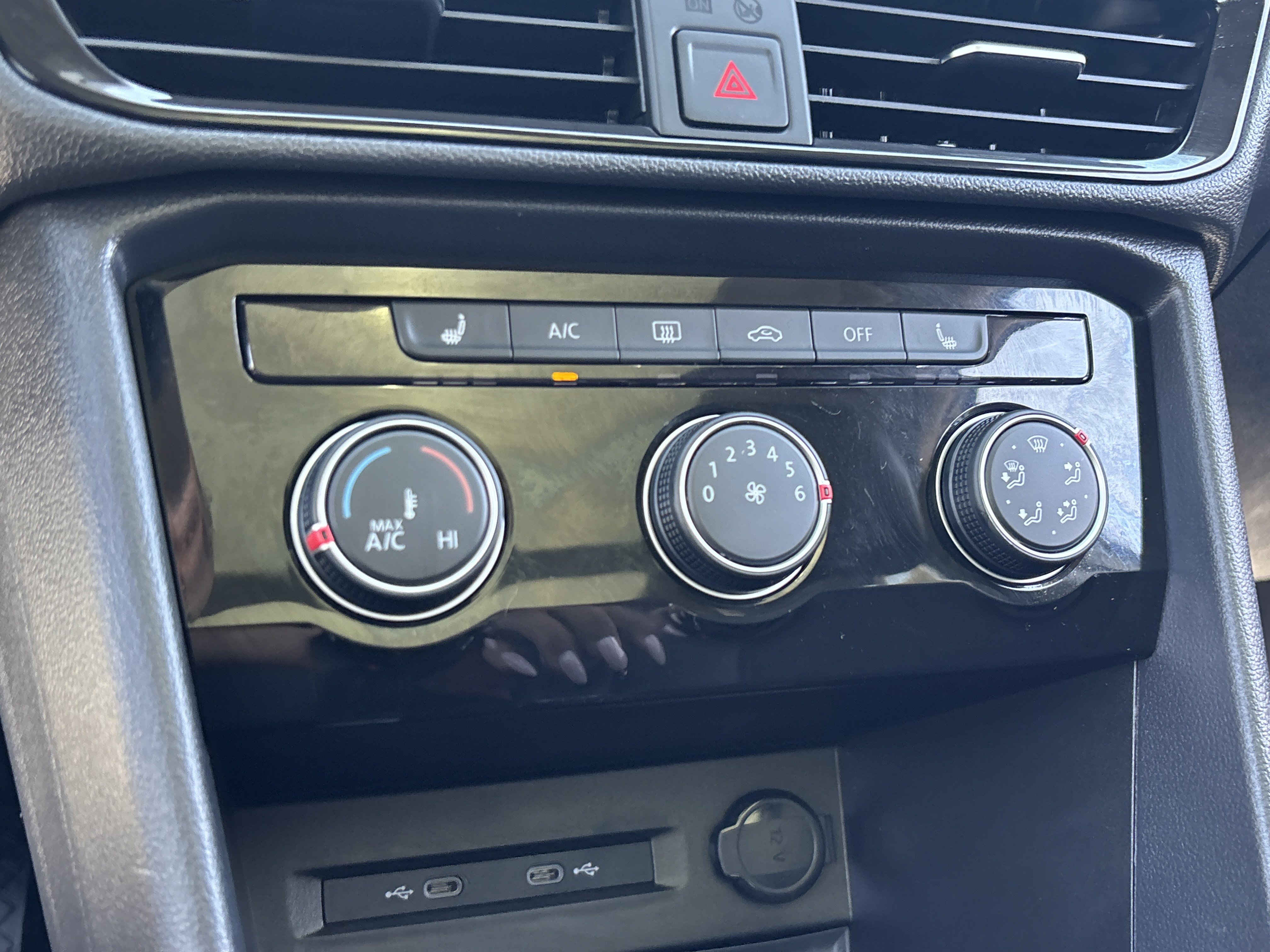 Used 2023 Volkswagen Taos SE w/ Panoramic Sunroof Package image 23