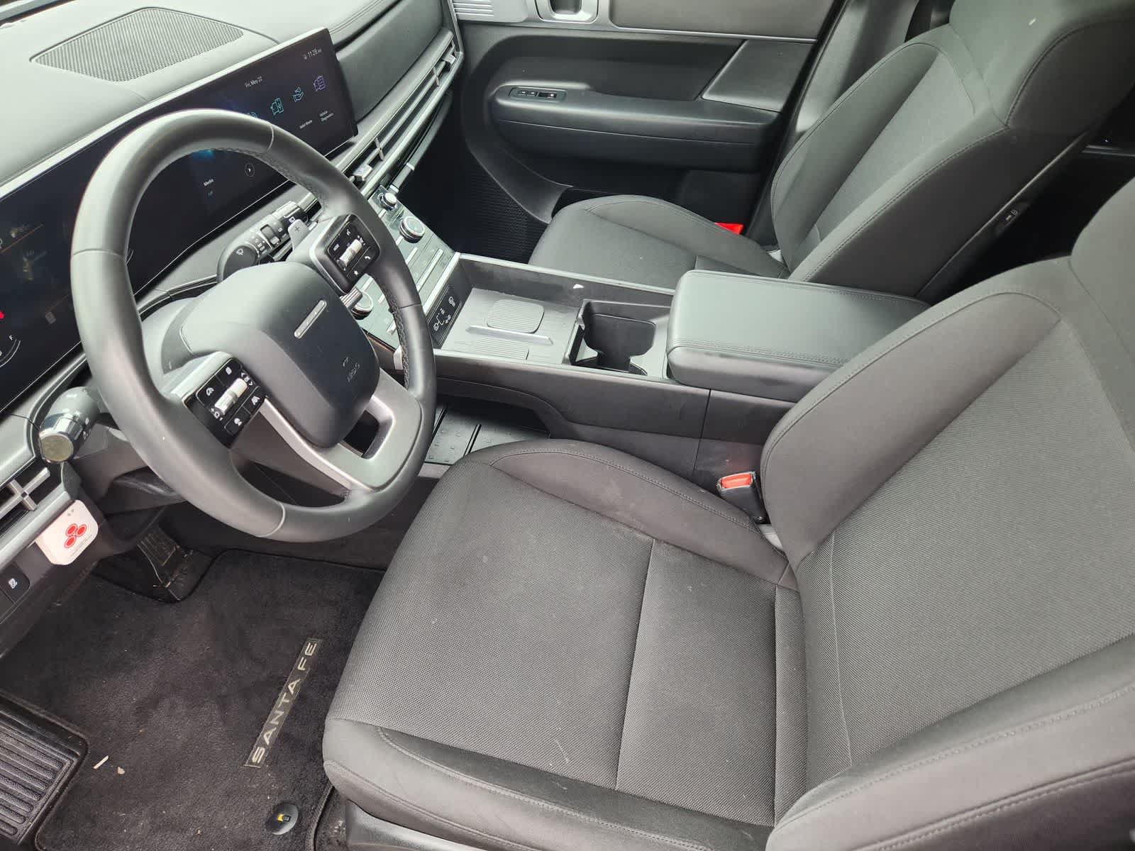 Used 2024 Hyundai Santa Fe SE FWD image 2