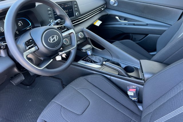 New 2026 Hyundai Elantra SE FWD image 9
