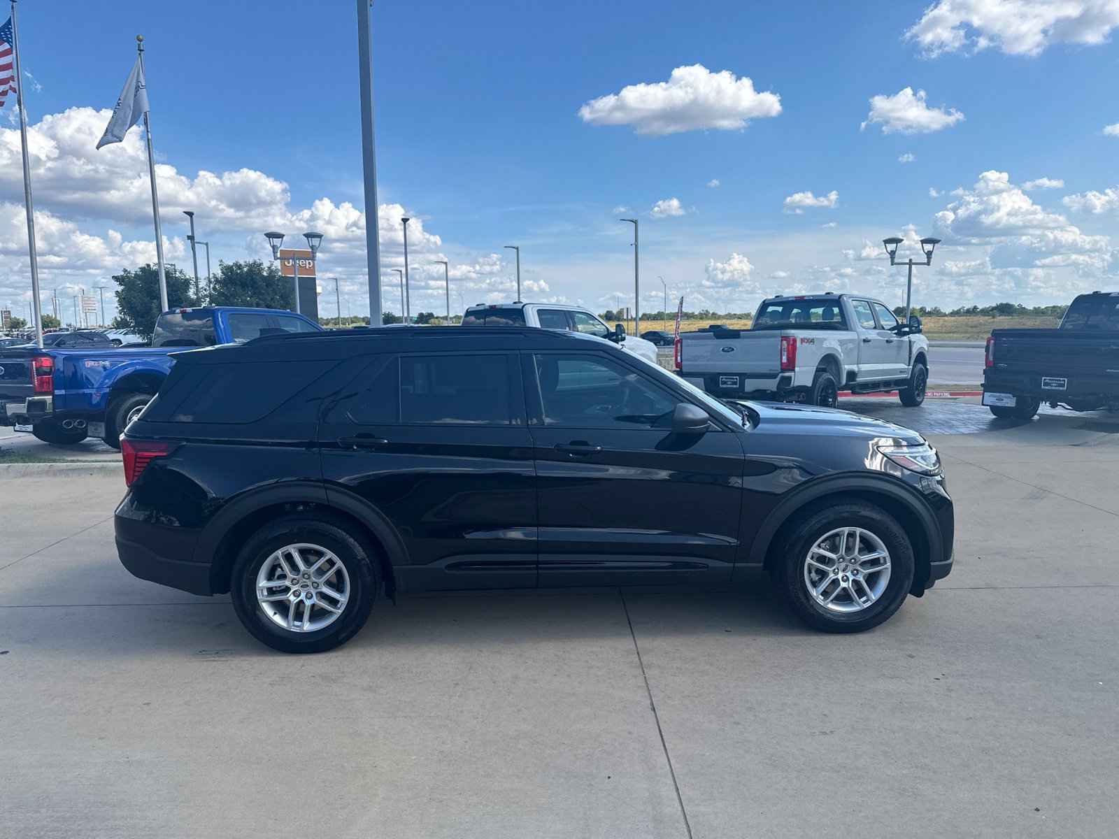 New 2026 Ford Explorer Active RWD image 7