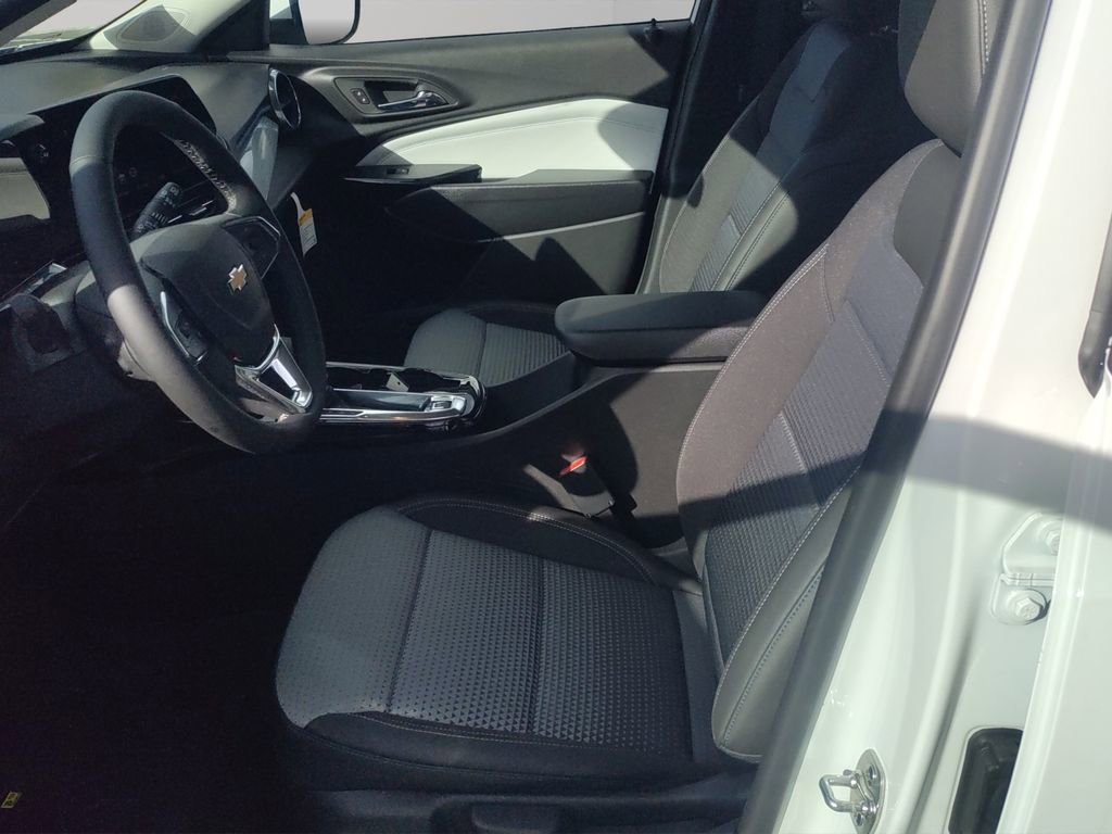 New 2025 Chevrolet Trax LT w/ Driver Confidence Package image 11