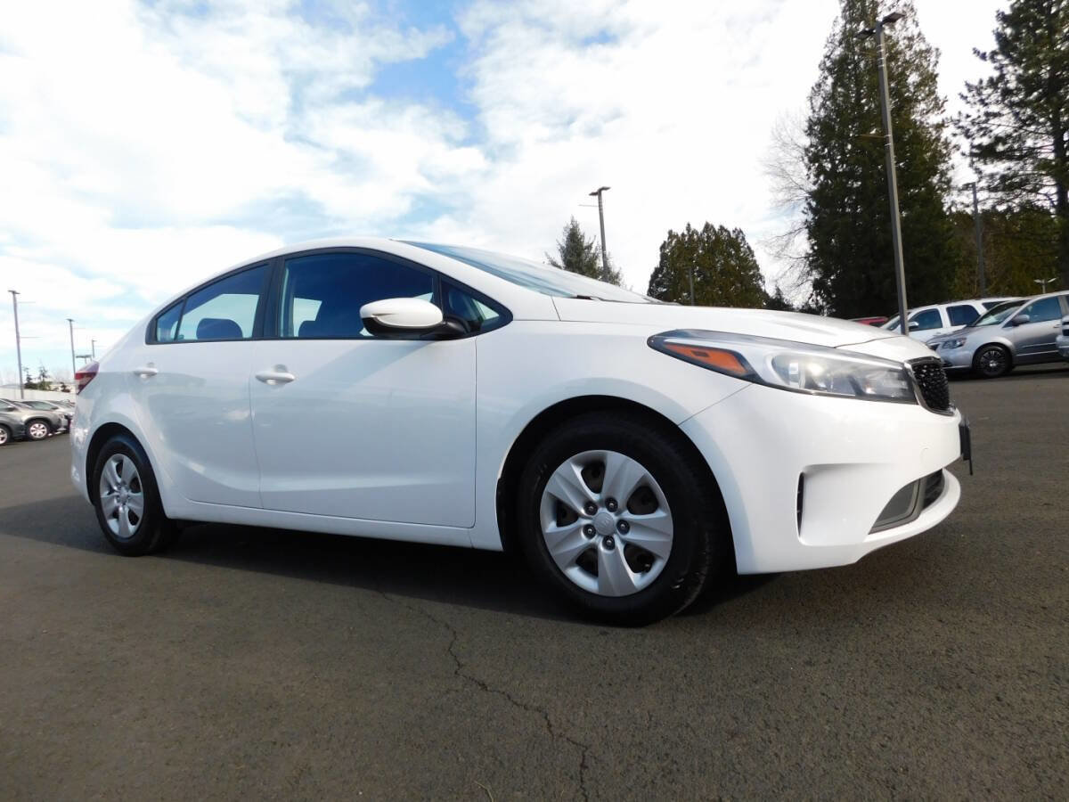Used 2017 Kia Forte LX FWD image 1
