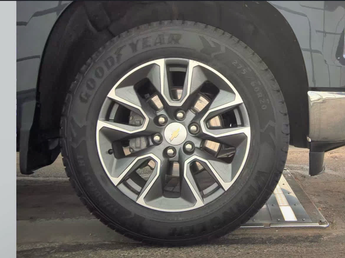 Used 2024 Chevrolet Silverado 1500 LT AWD/4WD image 9