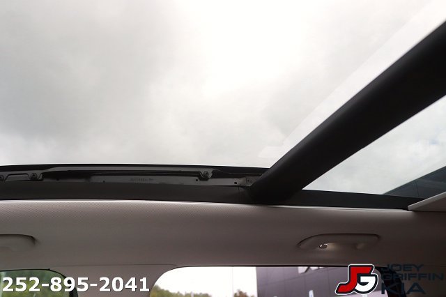 Certified 2025 Kia Sorento EX w/ Panoramic Sunroof Package FWD image 32