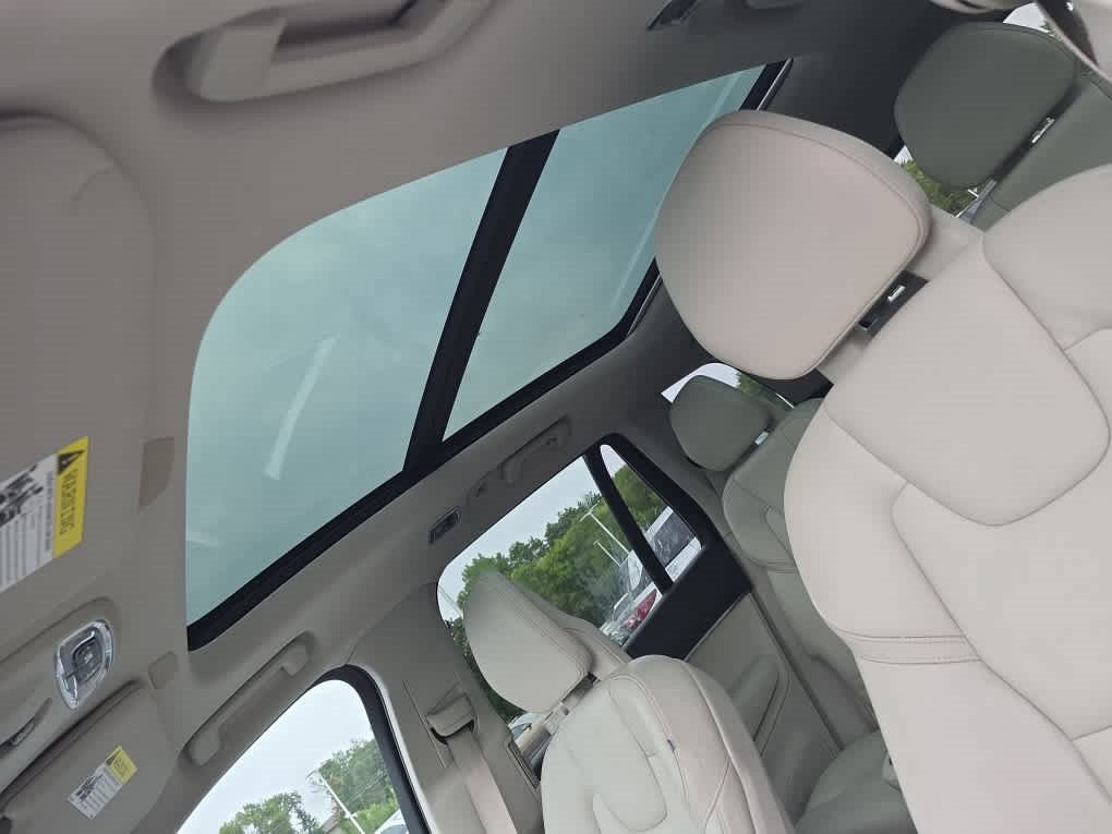Used 2020 Volvo XC90 T6 Momentum AWD/4WD image 8