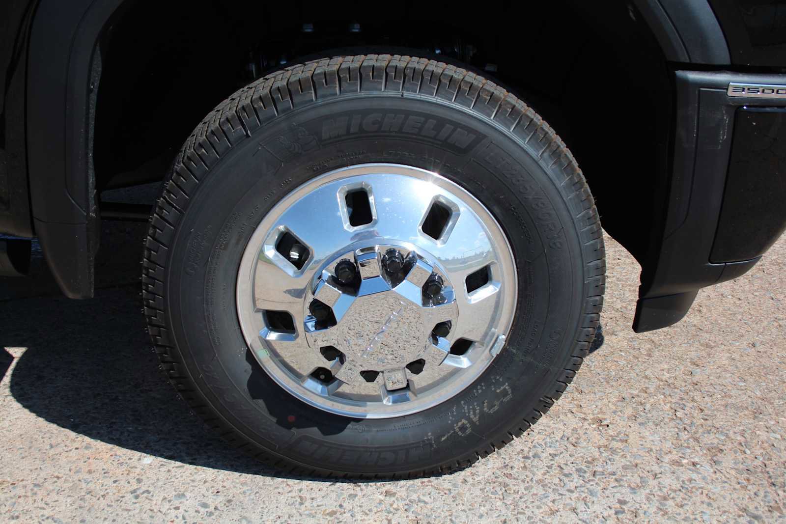 New 2026 GMC Sierra 3500 Denali Ultimate image 15