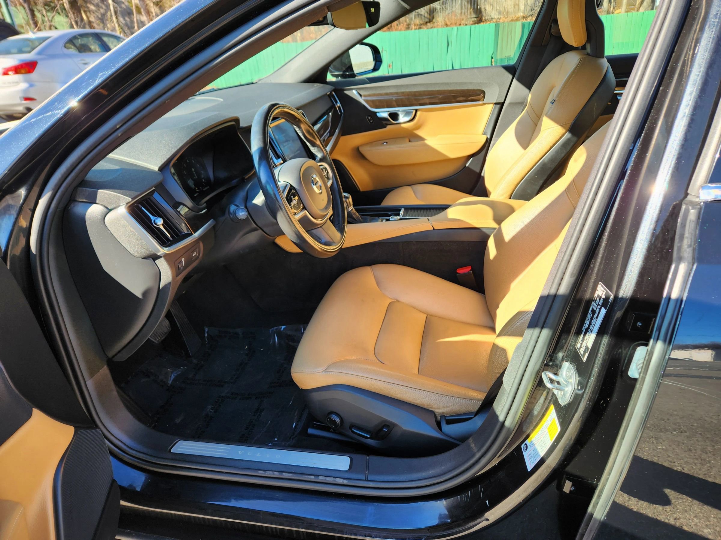 Used 2019 Volvo S90 T6 Momentum image 24