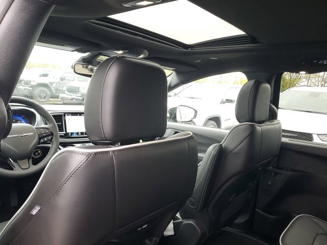 New 2026 Chrysler Pacifica Limited w/ S Appearance Package AWD/4WD image 12