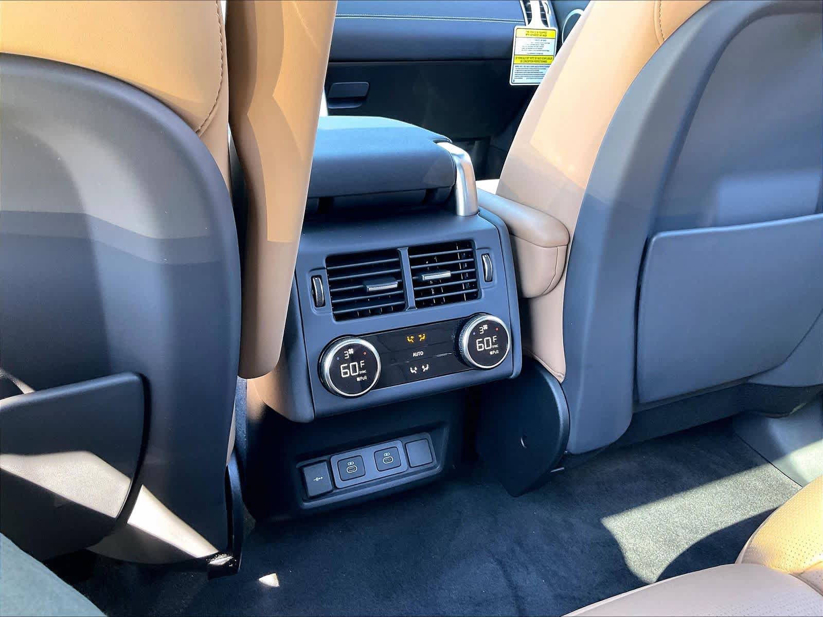 New 2026 Land Rover Discovery Dynamic SE AWD/4WD image 16