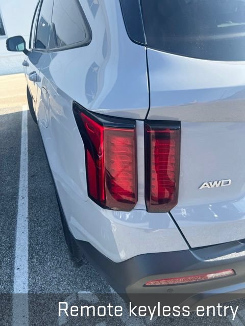 Used 2022 Kia Sorento S AWD/4WD image 11