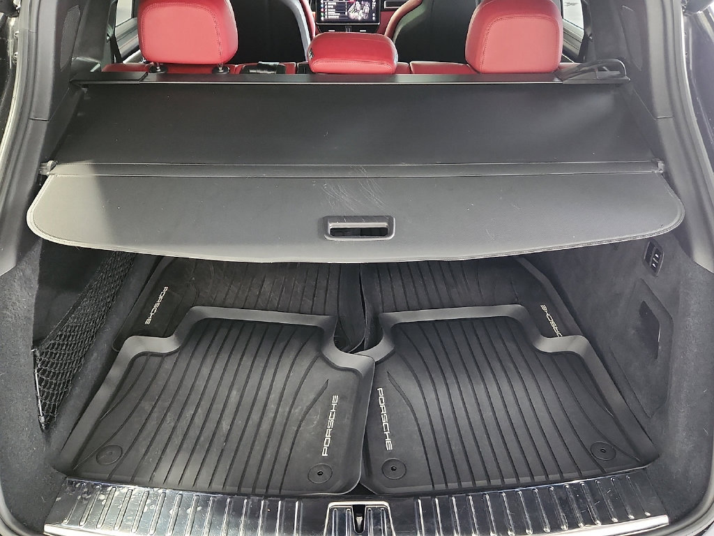 Certified 2023 Porsche Cayenne GTS AWD/4WD image 29