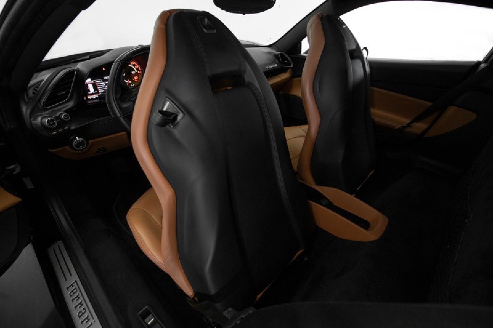 Used 2018 Ferrari 488 GTB image 42