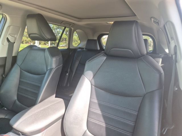 Used 2020 Toyota RAV4 Limited image 16
