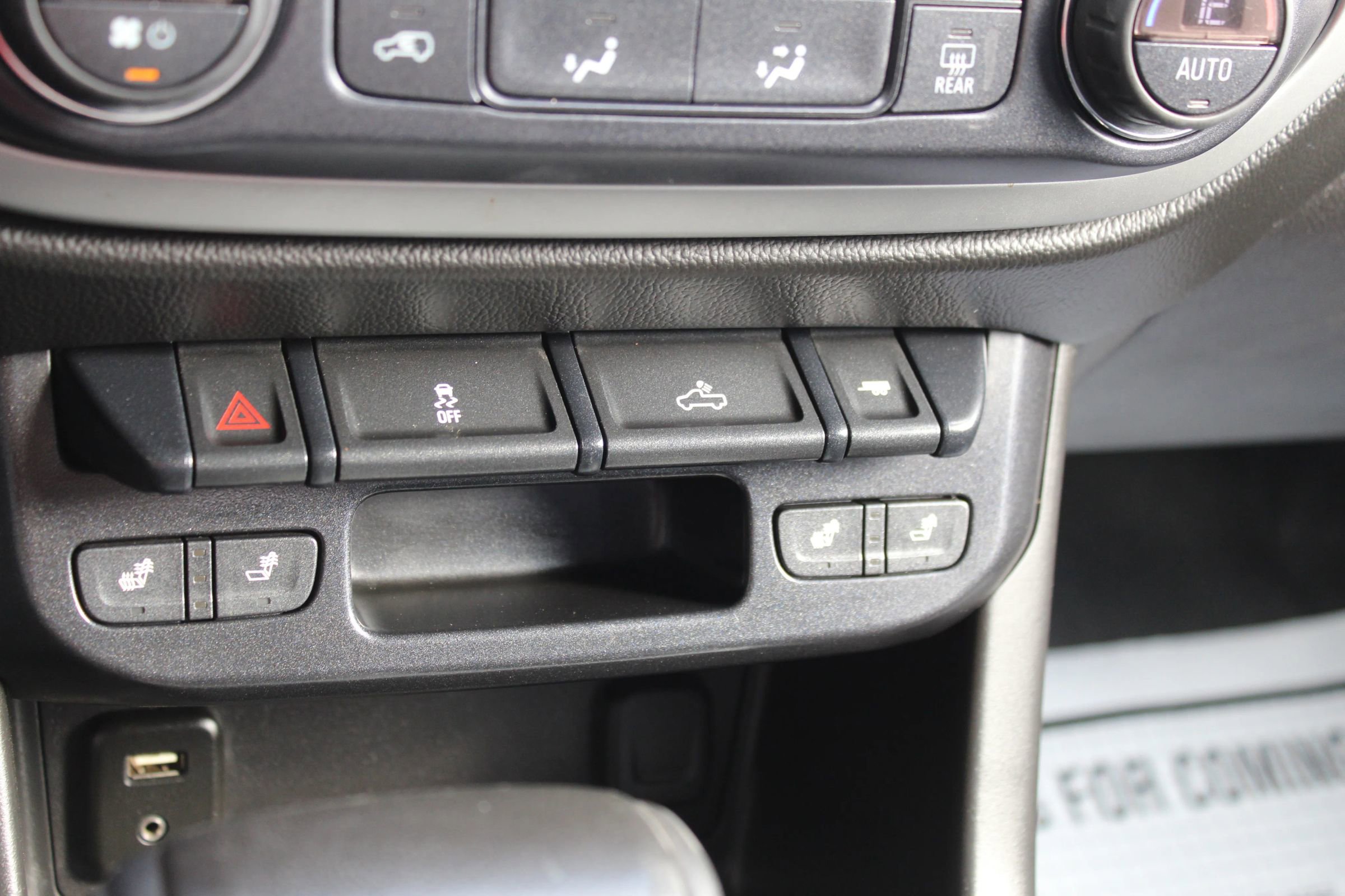 Used 2015 Chevrolet Colorado LT w/ Luxury Package image 31