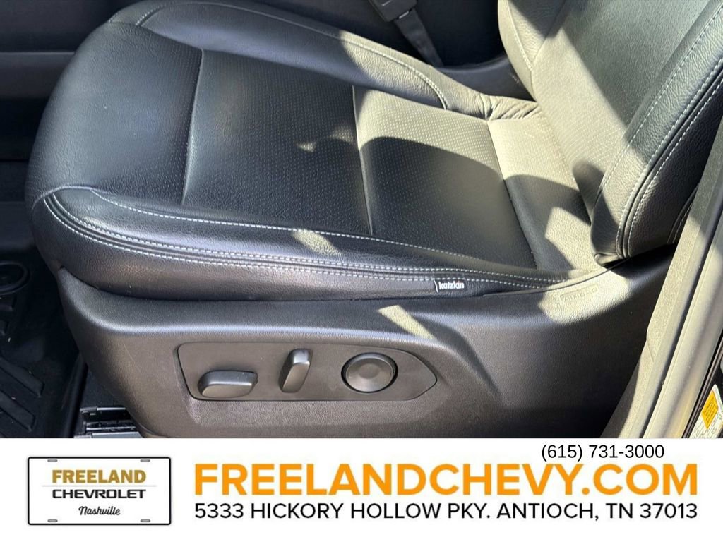 Used 2025 Chevrolet Suburban LS image 24