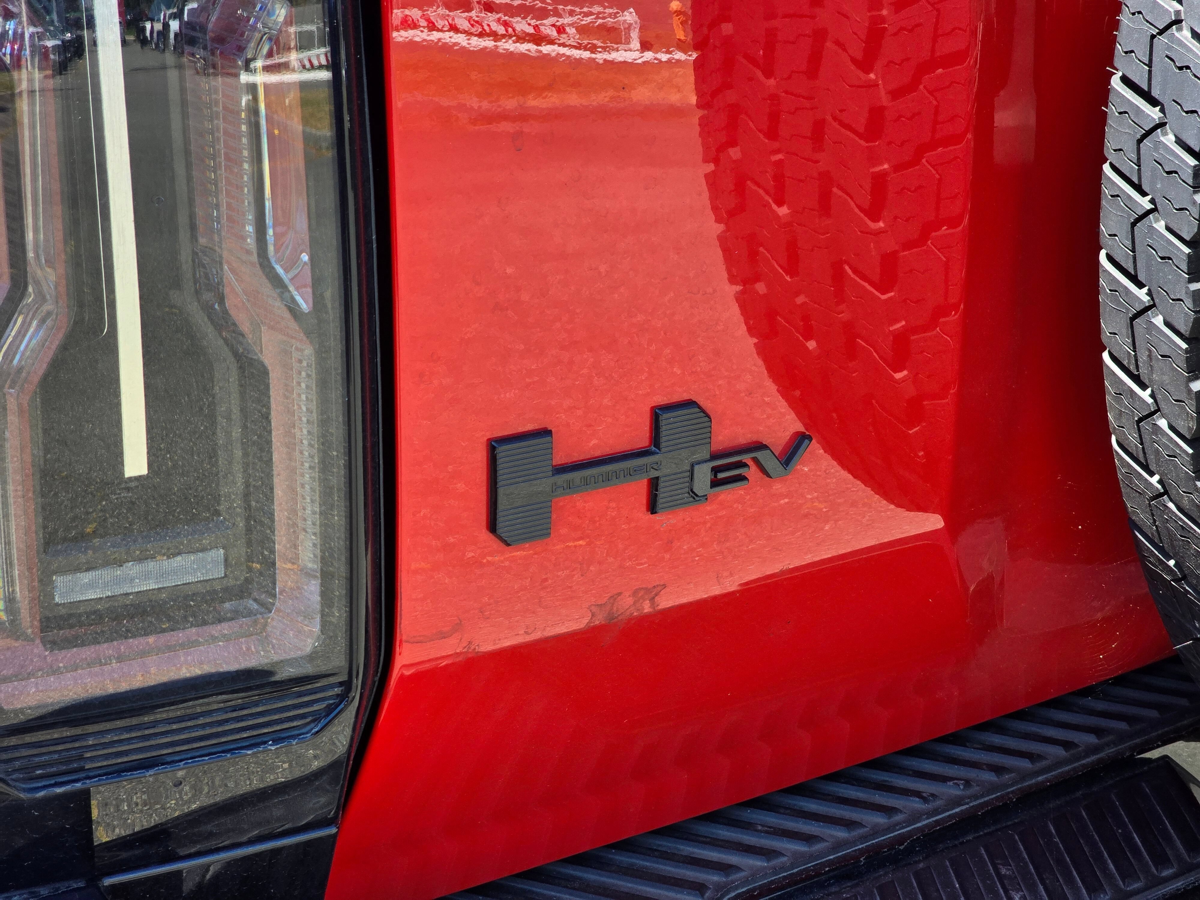 New 2026 GMC Hummer EV SUV w/ LPO, Dark Essentials Package AWD/4WD image 13