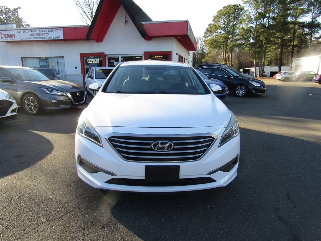 Used 2015 Hyundai Sonata SE image 2