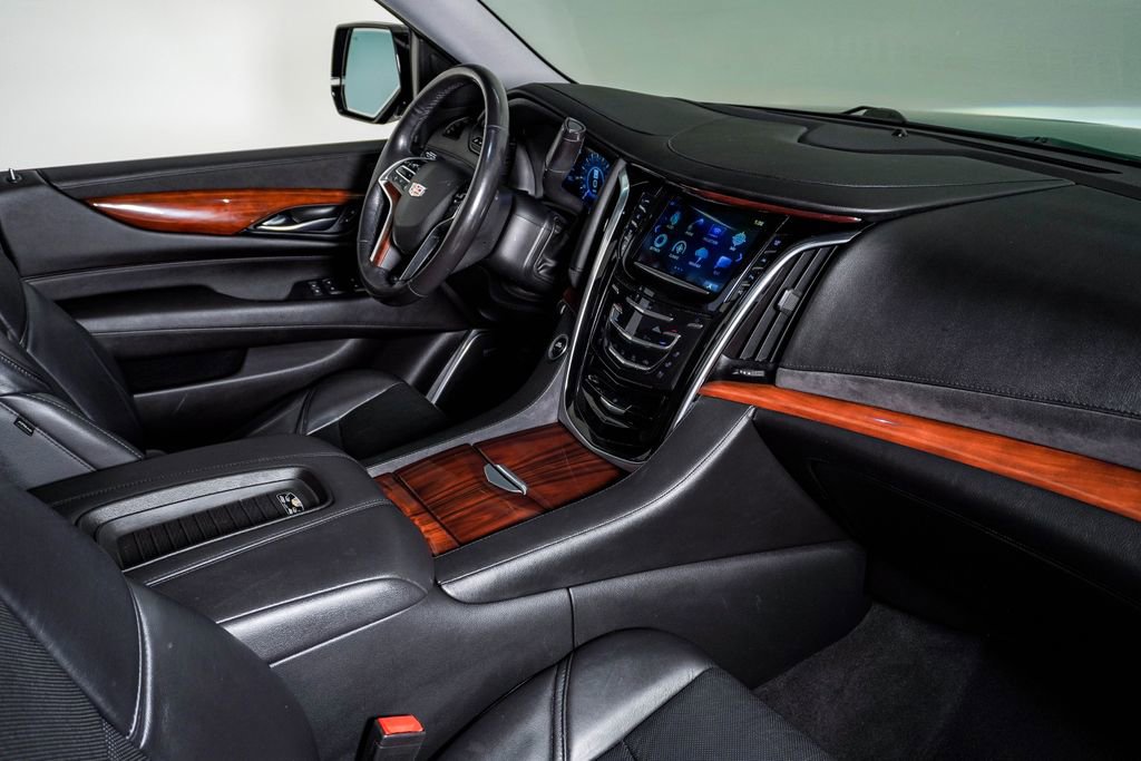 Used 2019 Cadillac Escalade Luxury AWD/4WD image 13