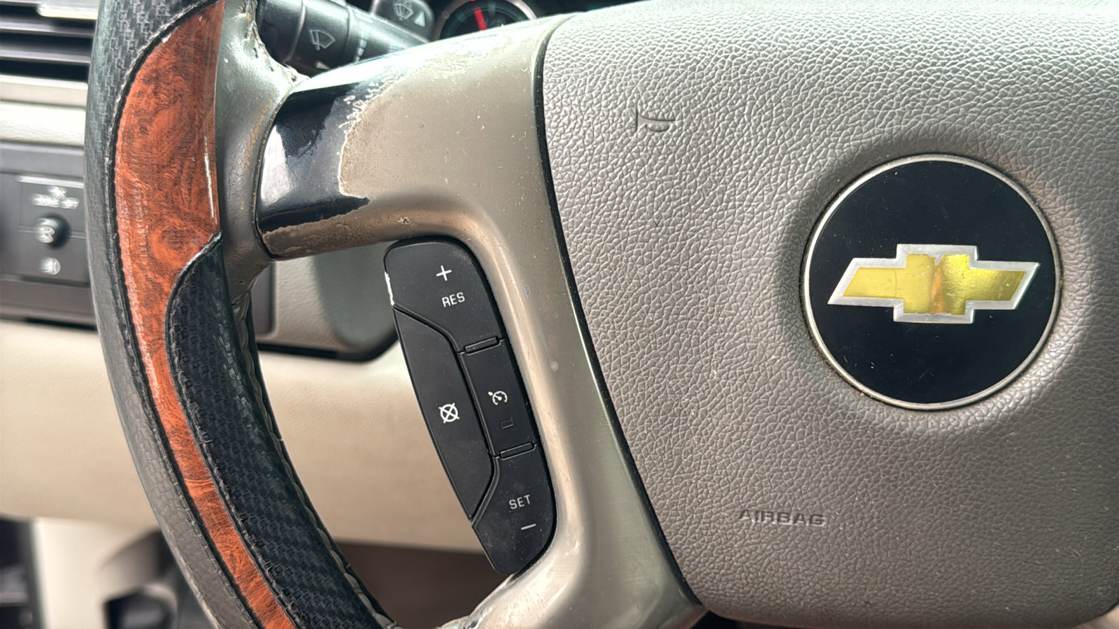 Used 2013 Chevrolet Suburban LT image 21