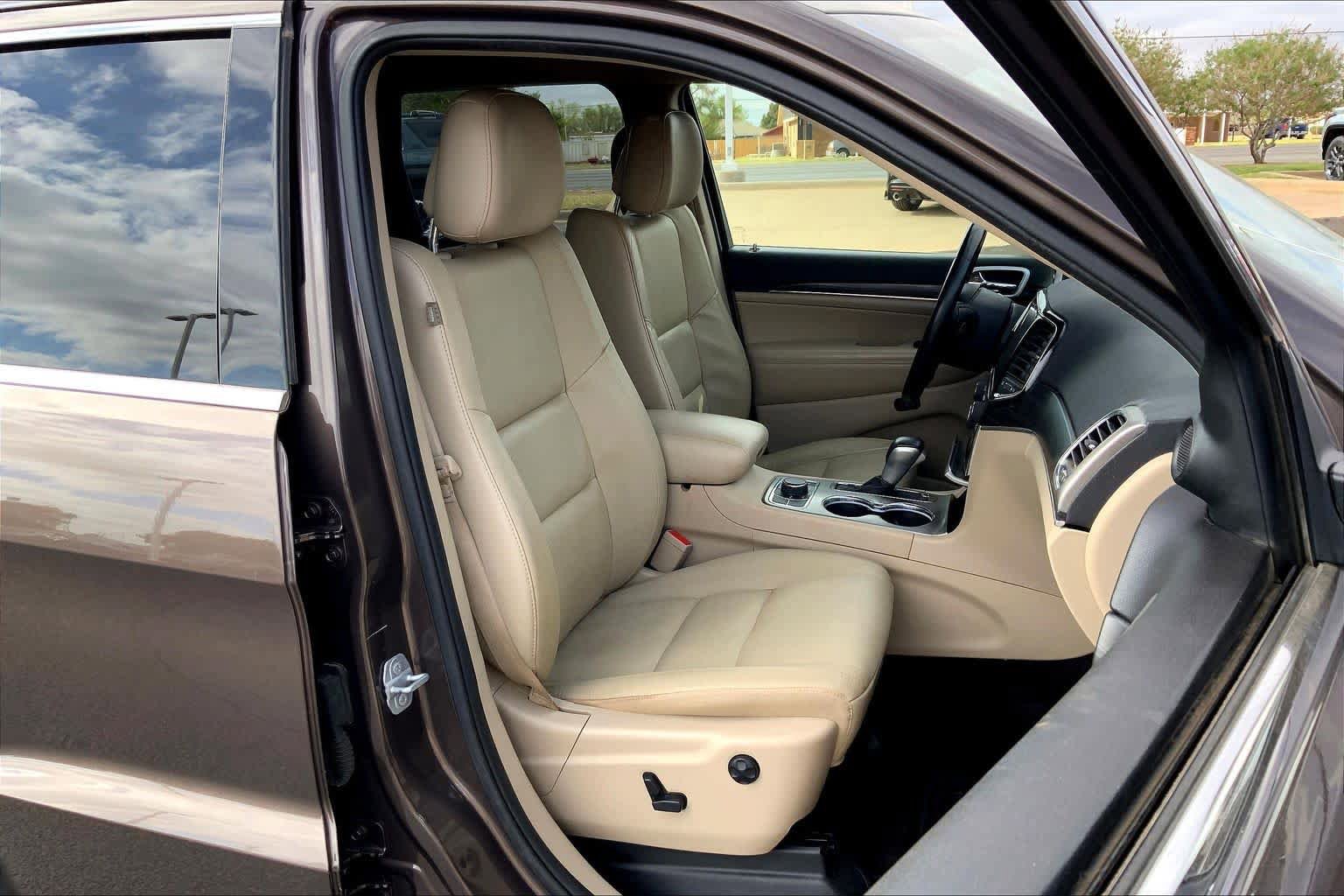 Used 2019 Jeep Grand Cherokee Limited w/ Trailer Tow Group IV AWD/4WD image 9