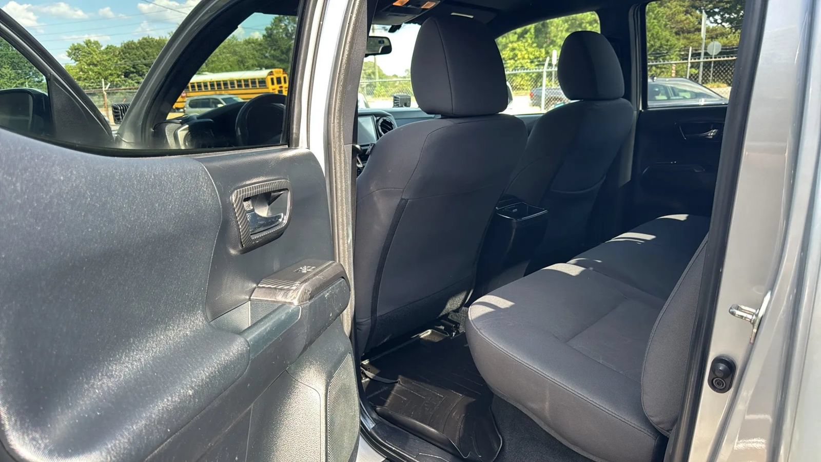 Used 2016 Toyota Tacoma TRD Sport w/ Towing Package AWD/4WD image 15