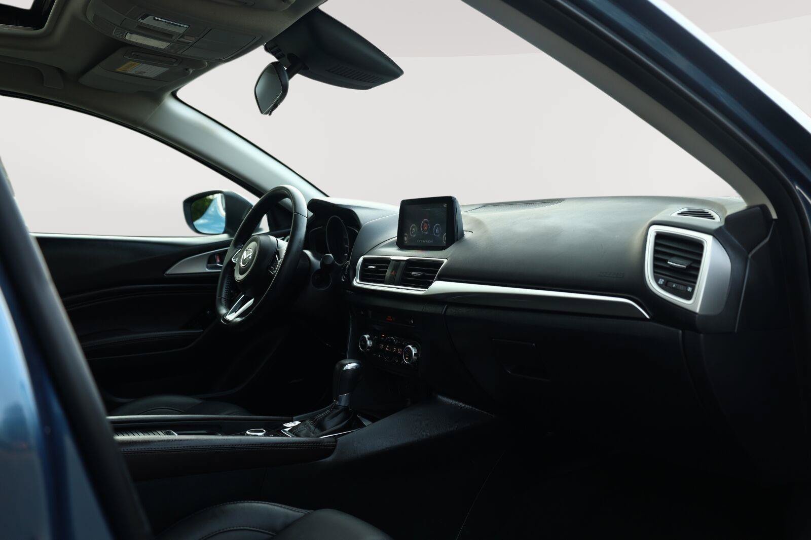Used 2018 MAZDA MAZDA3 Touring FWD image 21