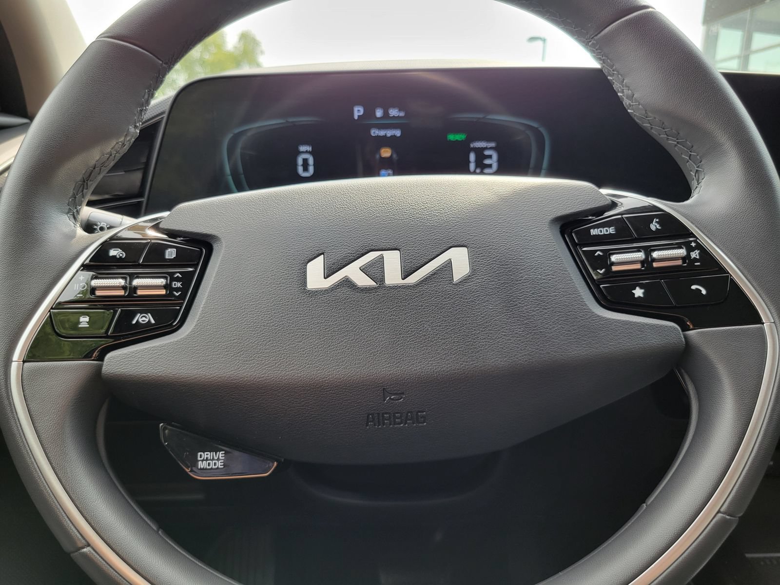 Certified 2024 Kia Niro EX FWD image 13