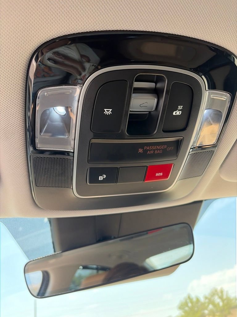 Used 2025 Hyundai Sonata Limited FWD image 21