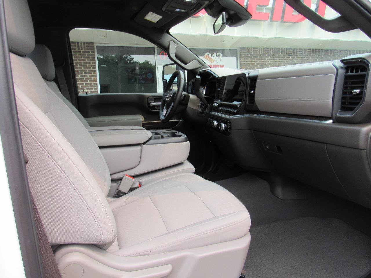 Used 2025 GMC Sierra 2500 SLE w/ SLE Convenience Package AWD/4WD image 38