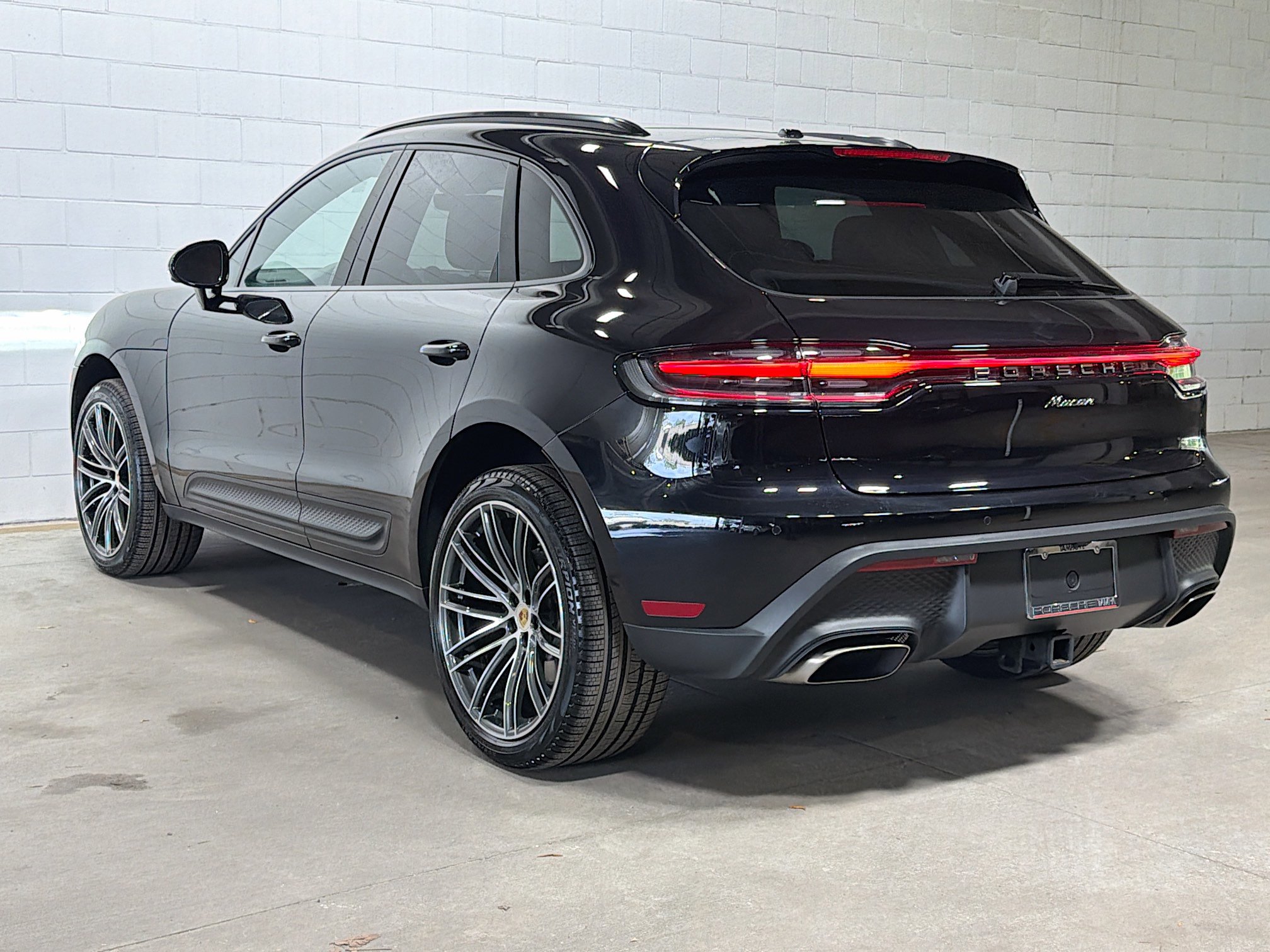 Certified 2026 Porsche Macan AWD/4WD image 7