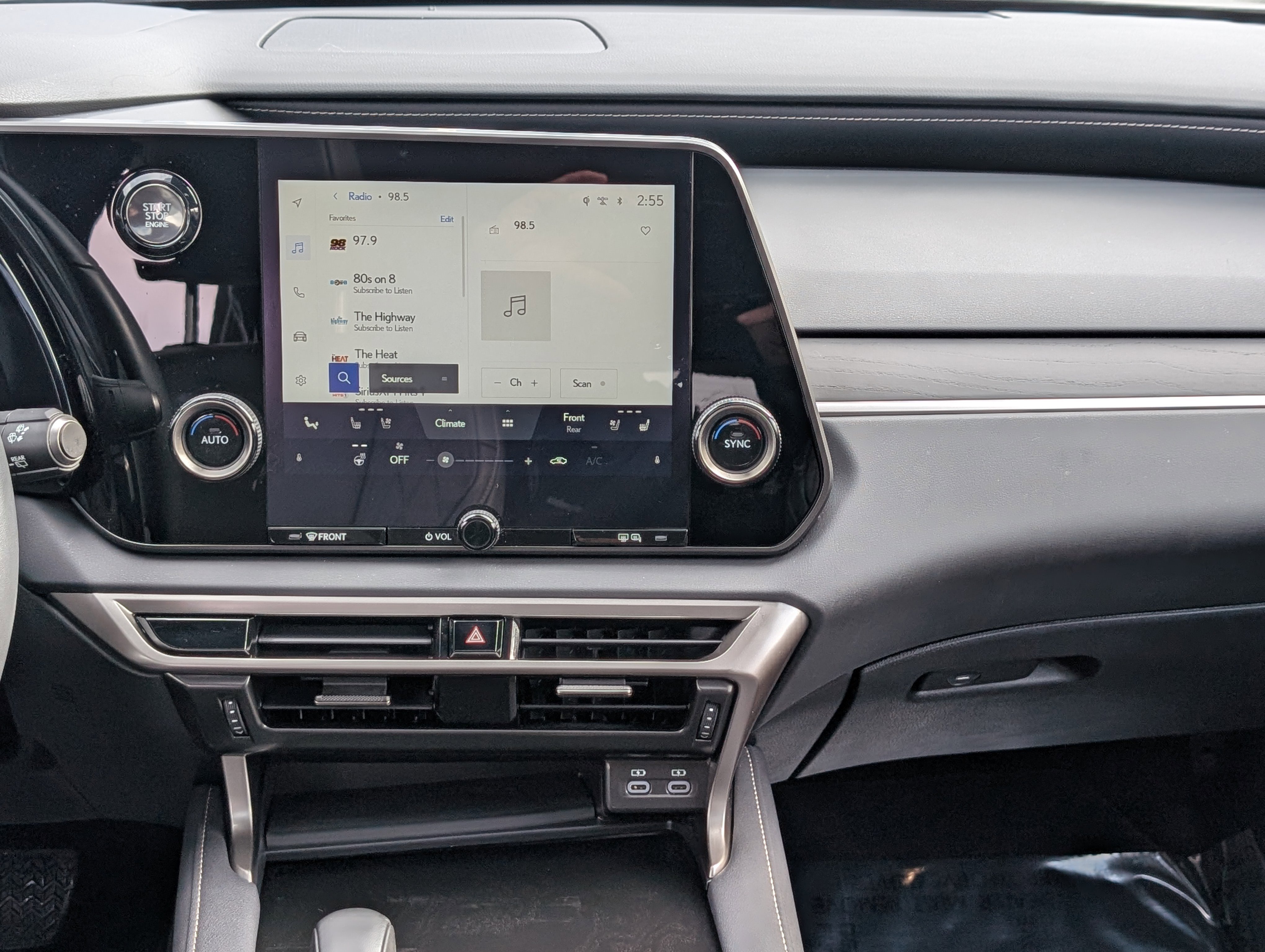 Used 2024 Lexus RX 350 Premium w/ Accessory Package (Z1) image 18