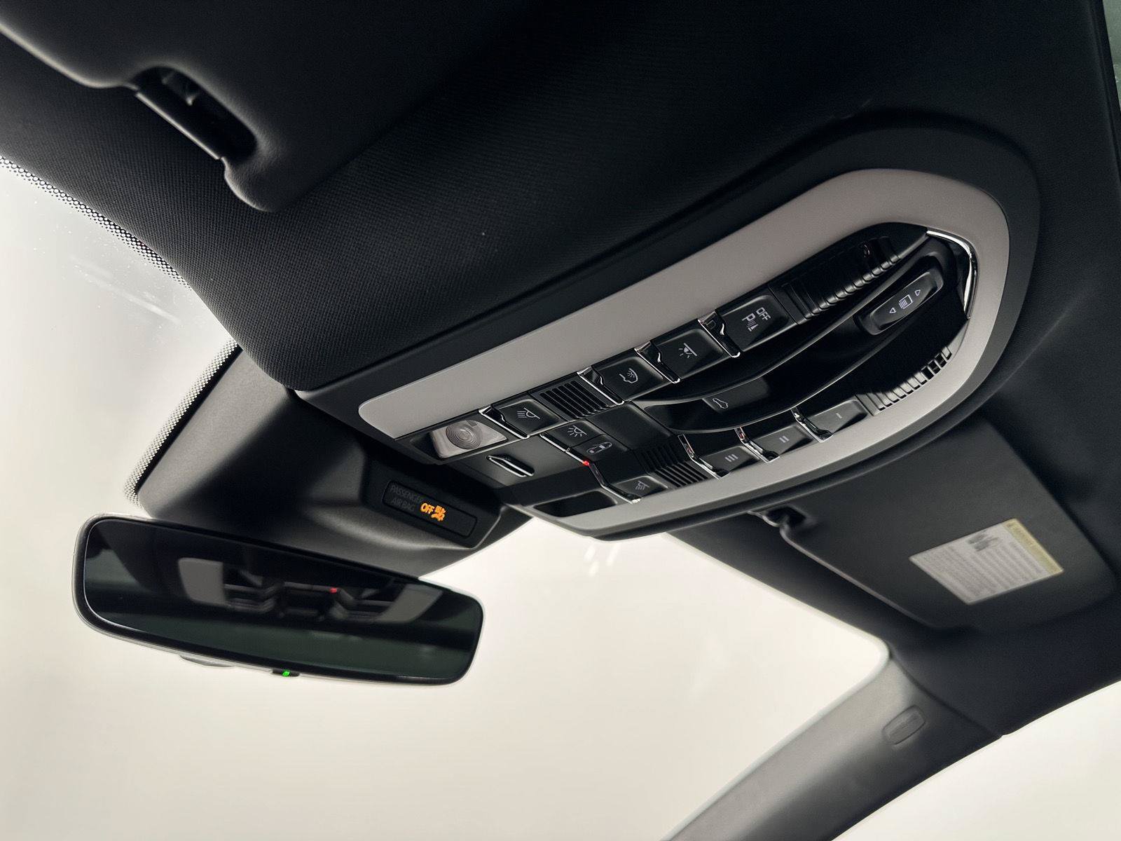 Certified 2026 Porsche Macan AWD/4WD image 32
