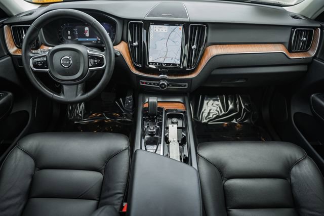 Used 2024 Volvo XC60 B5 Plus w/ Protection Package Premier AWD/4WD image 21