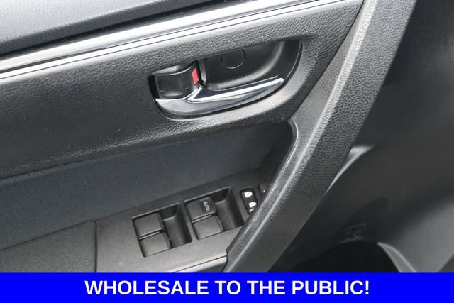 Used 2018 Toyota Corolla LE FWD image 12