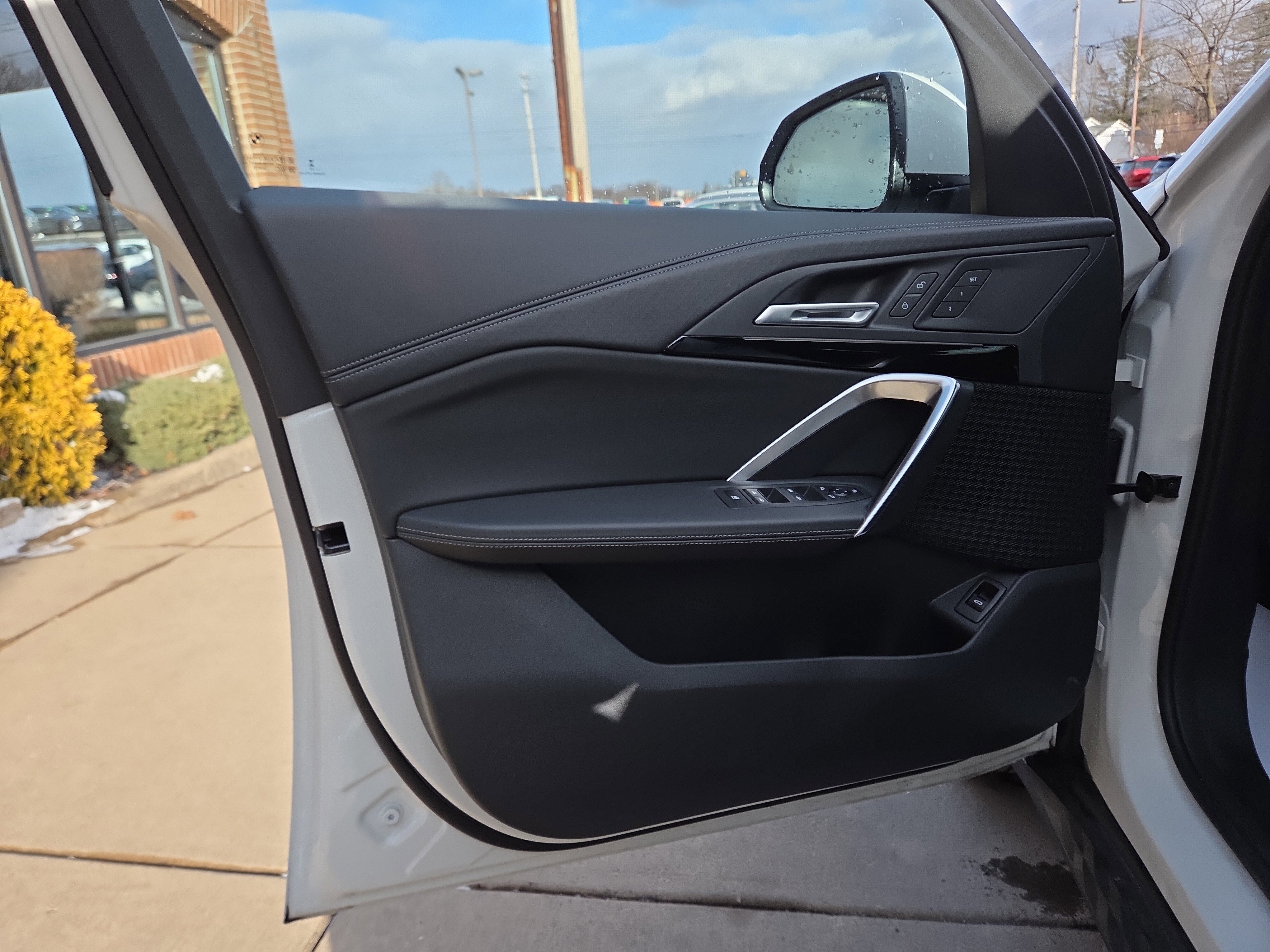 Used 2025 BMW X2 xDrive28i image 15