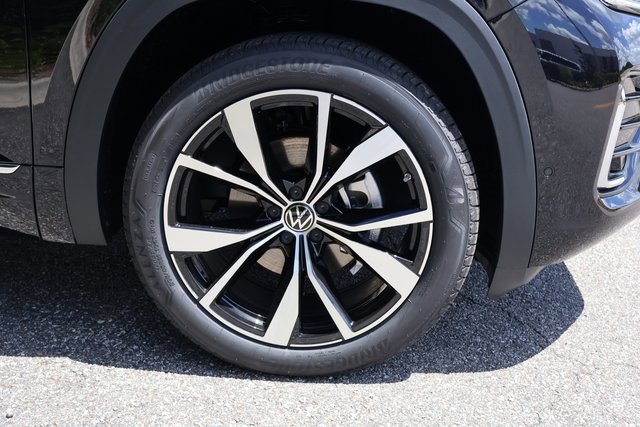 New 2026 Volkswagen Atlas Cross Sport SEL Premium R-Line image 9
