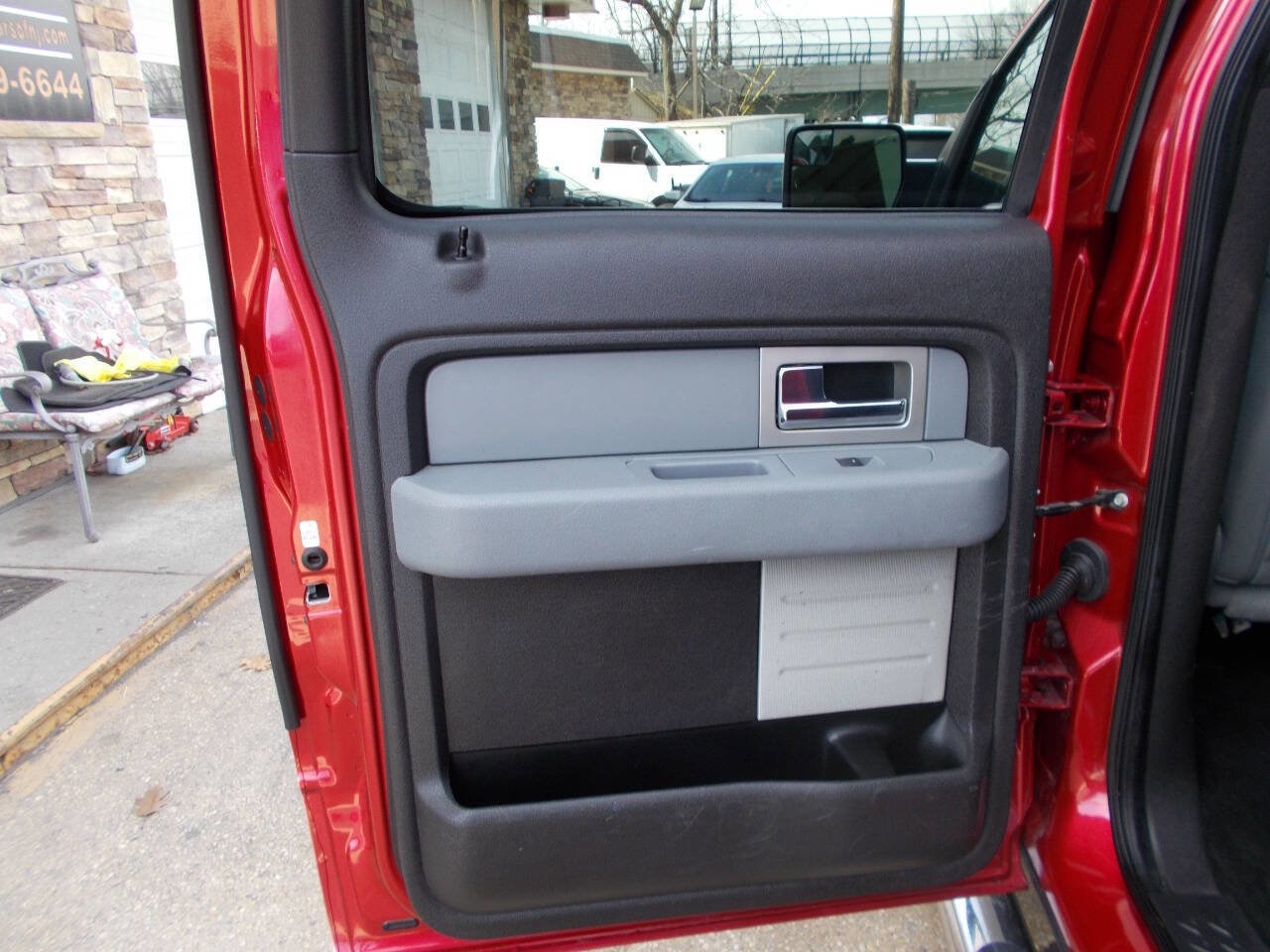 Used 2011 Ford F150 XLT w/ XLT Chrome Pkg AWD/4WD image 20