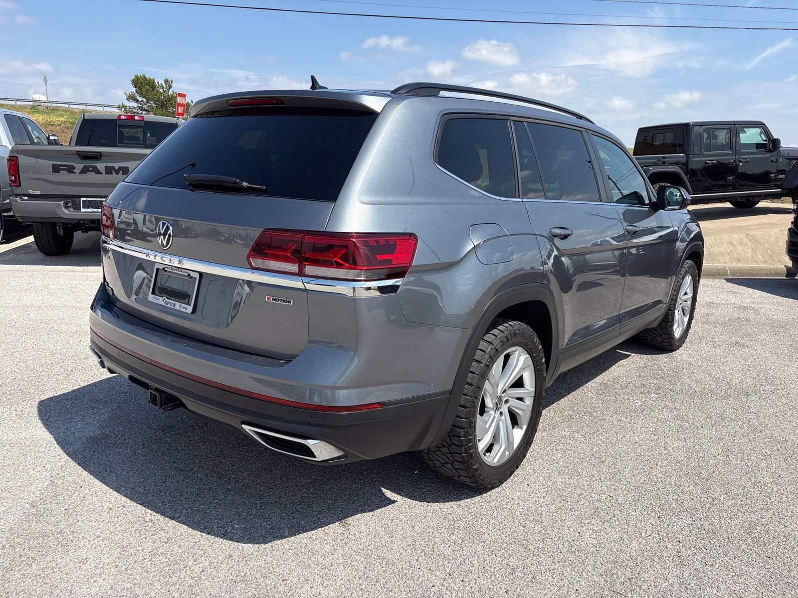 Used 2021 Volkswagen Atlas SE w/ Panoramic Sunroof Package AWD/4WD image 6