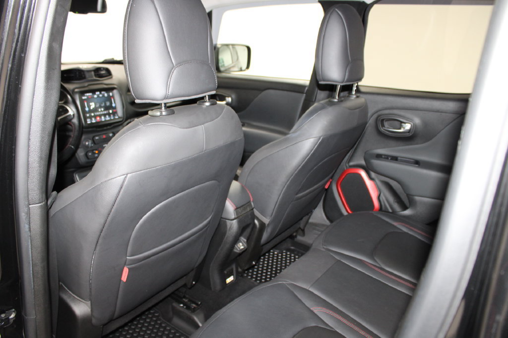 Used 2018 Jeep Renegade Trailhawk AWD/4WD image 24
