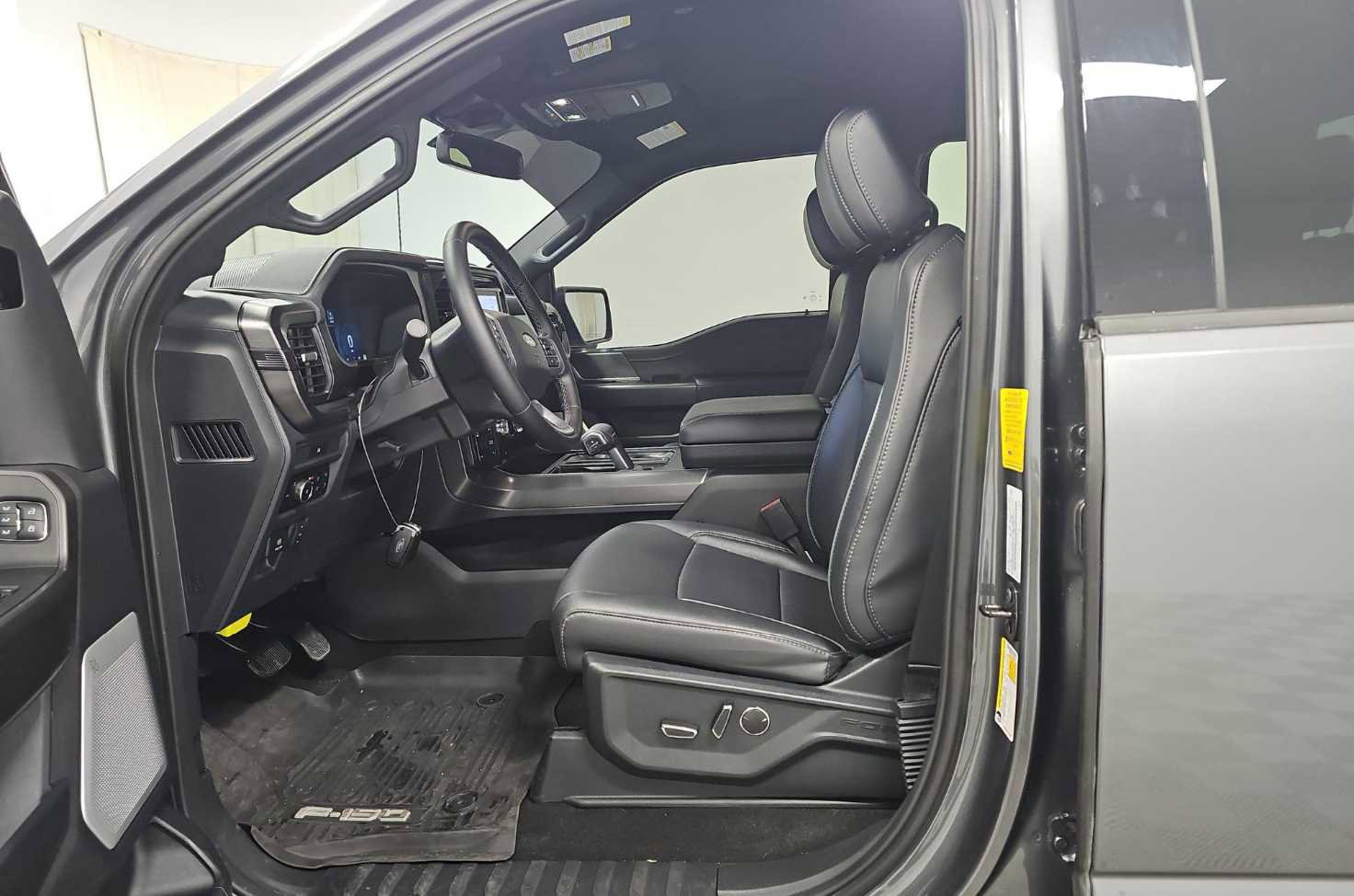 Used 2025 Ford F150 Lariat w/ Equipment Group 502A High AWD/4WD image 3