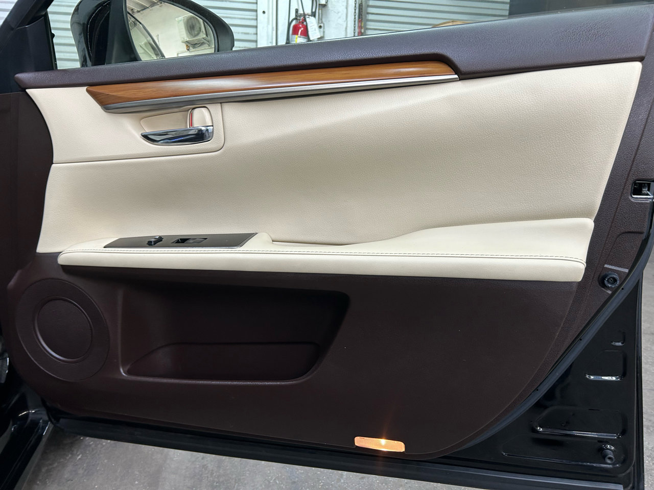 Used 2017 Lexus ES 300h image 11