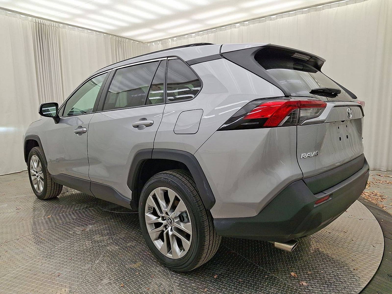 Certified 2019 Toyota RAV4 XLE Premium image 6