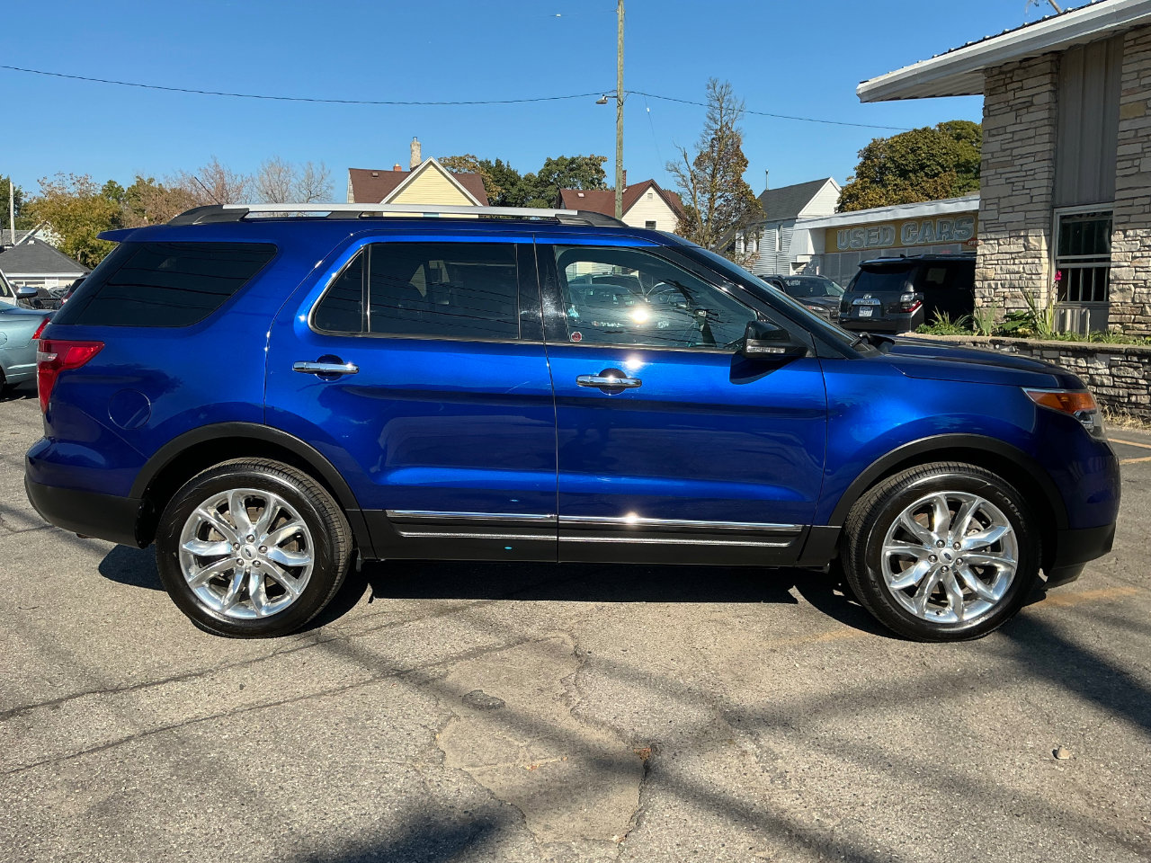 Used 2014 Ford Explorer XLT w/ Equipment Group 202A image 2