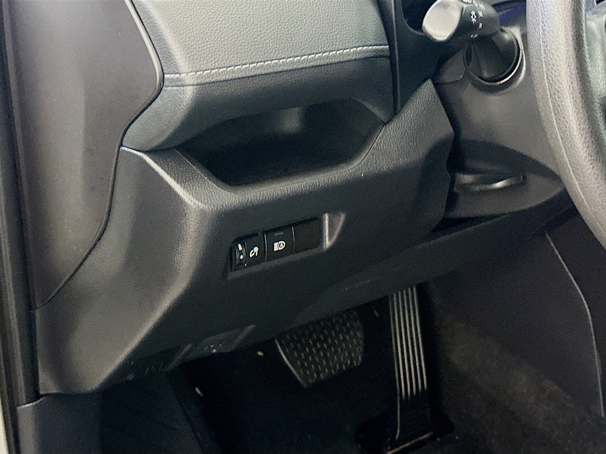 Used 2024 Toyota RAV4 LE image 17