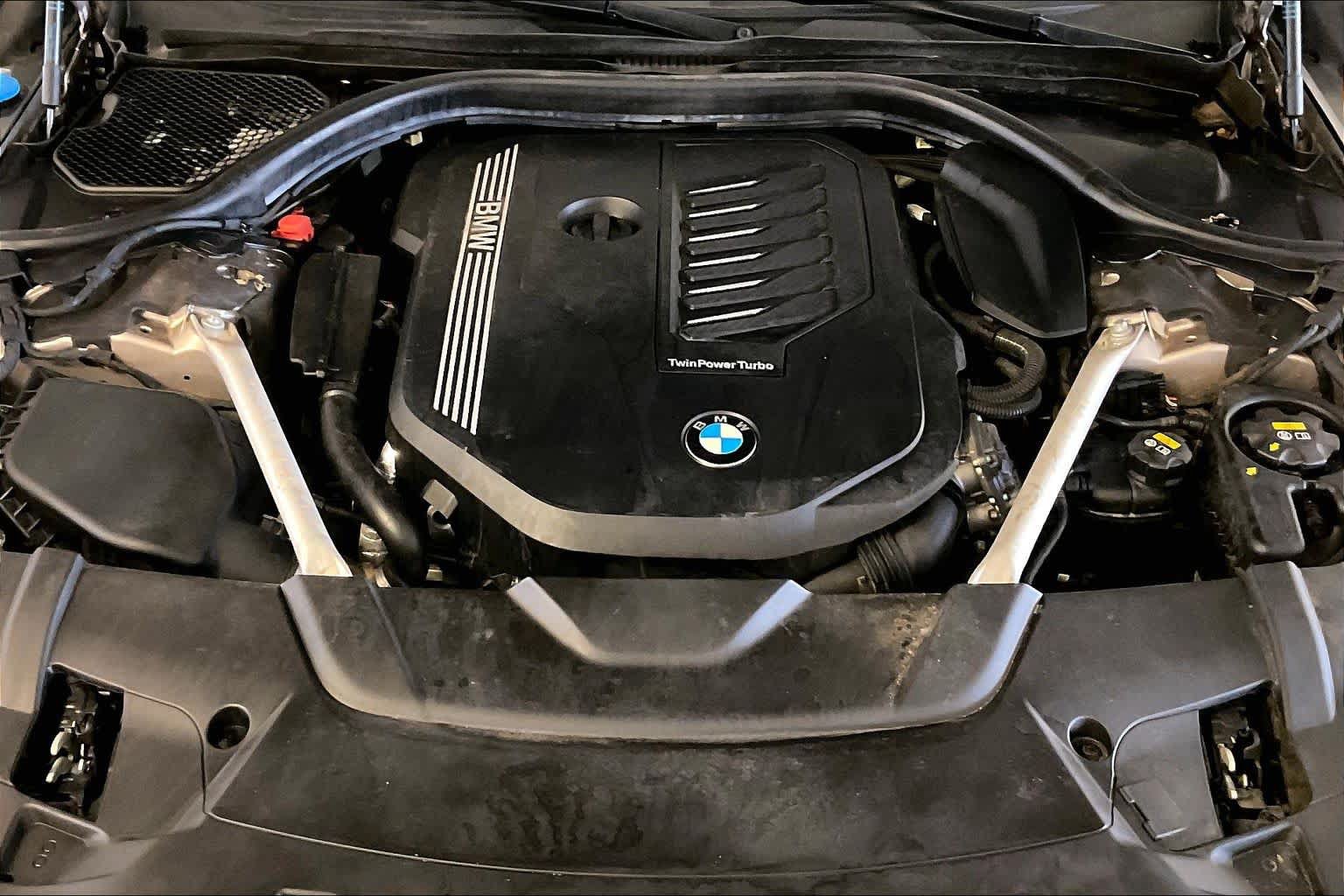 Used 2022 BMW 740i w/ Luxury Rear Seating Package RWD image 27