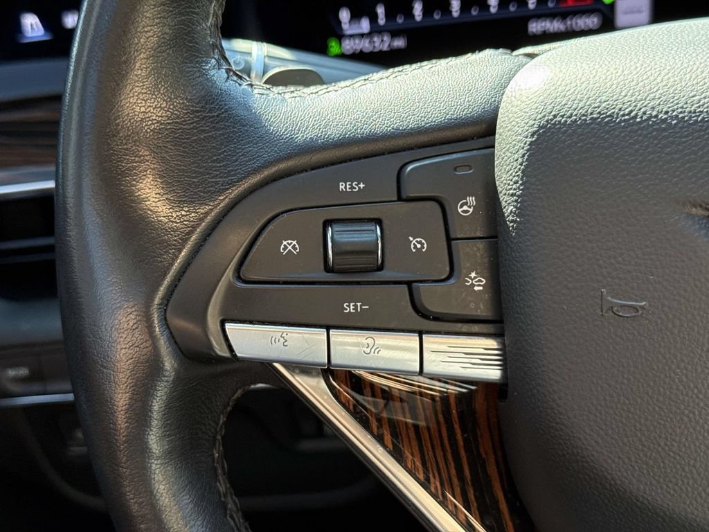Used 2024 Cadillac Escalade ESV Luxury RWD image 37