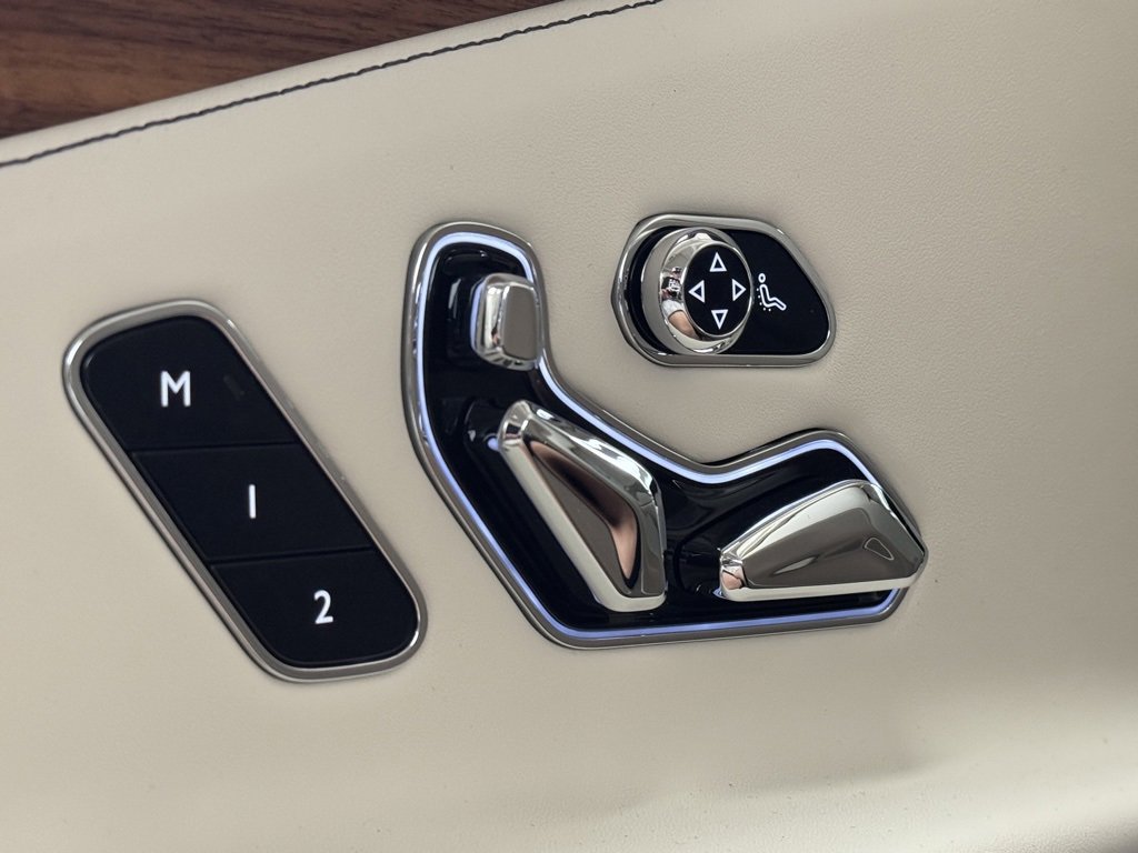 New 2026 Bentley Flying Spur Azure image 25