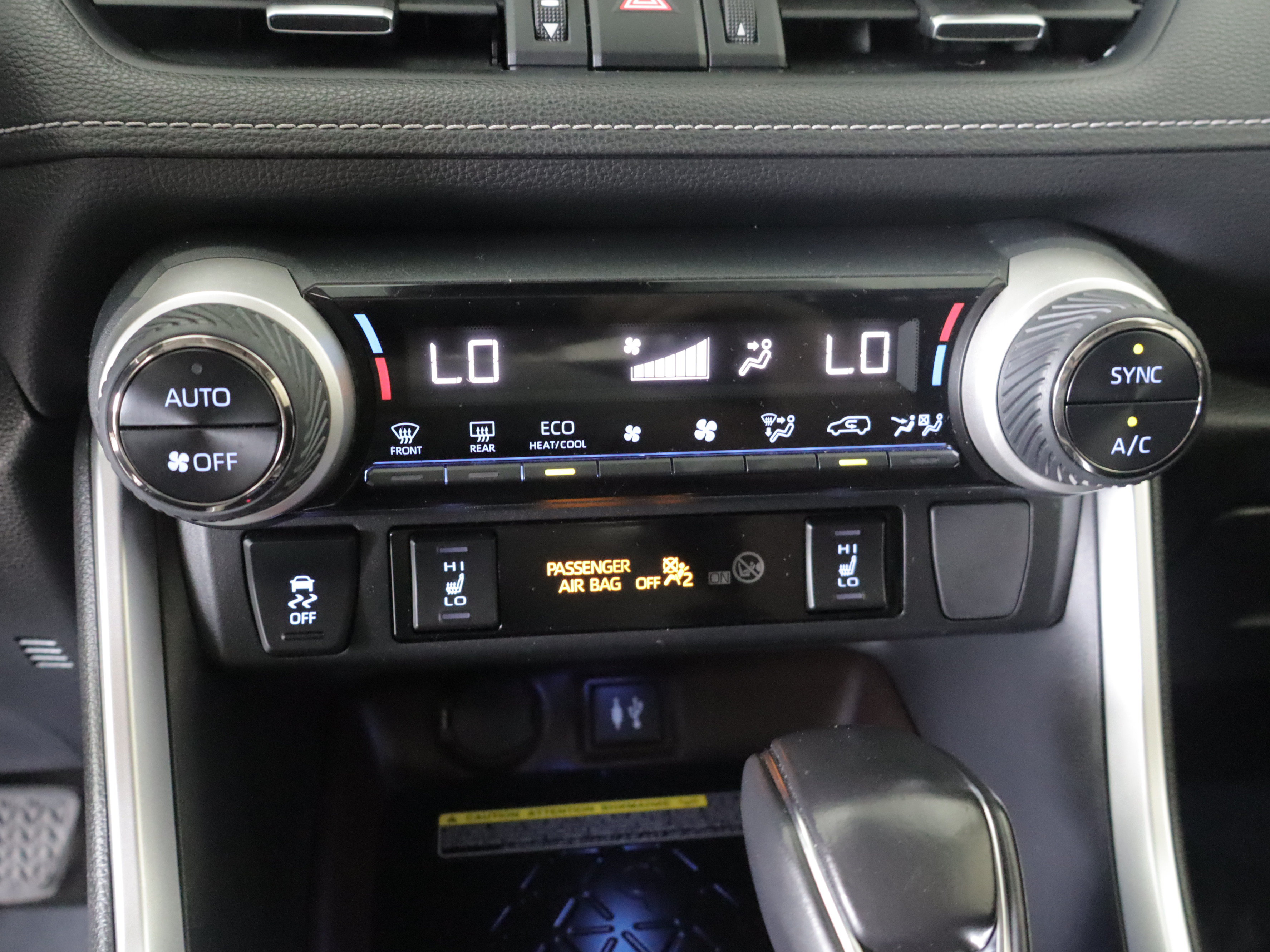 Used 2019 Toyota RAV4 Limited w/ Advanced Technology Package AWD/4WD image 17