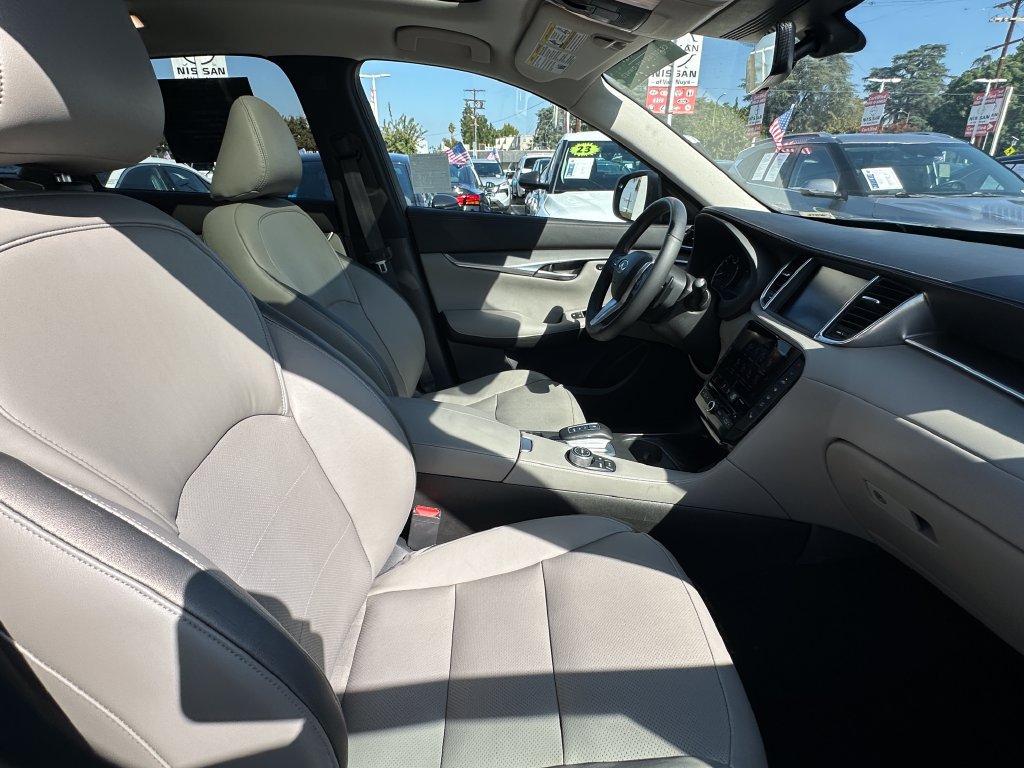 Used 2023 INFINITI QX50 Luxe FWD image 19